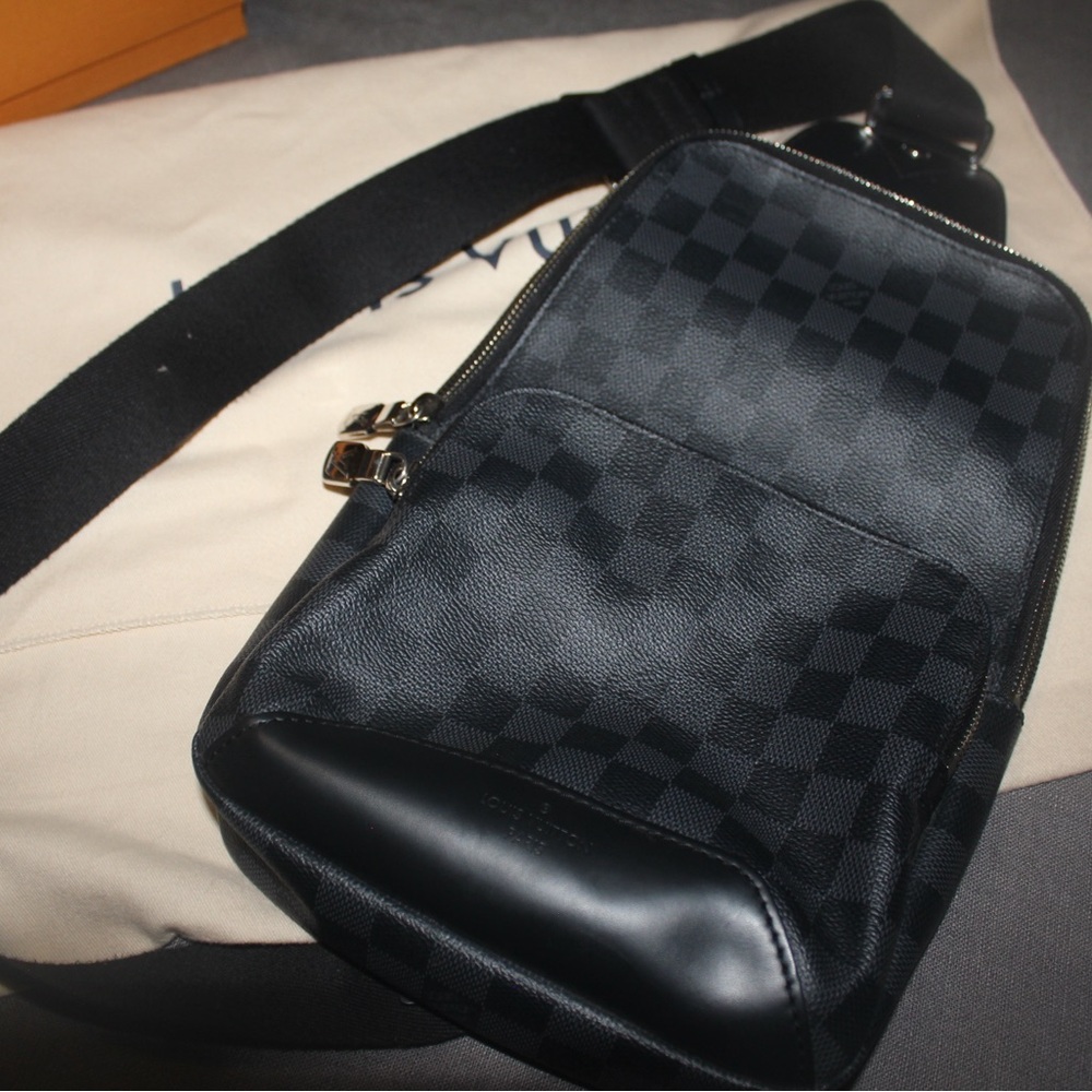 Louis Vuitton Avenue Sling bag